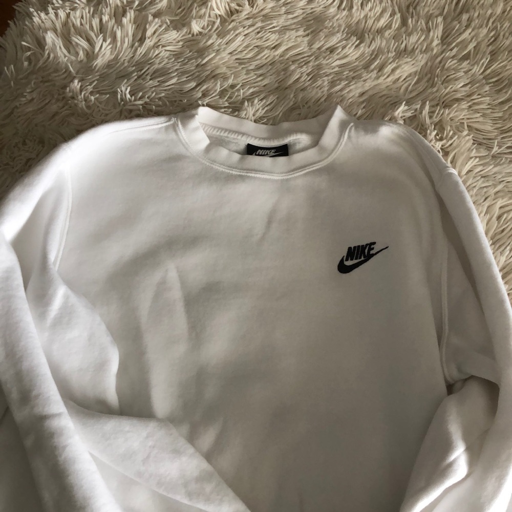 SOLD Nike Crewneck Pullover